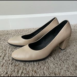 Ecco cream color leather shoes